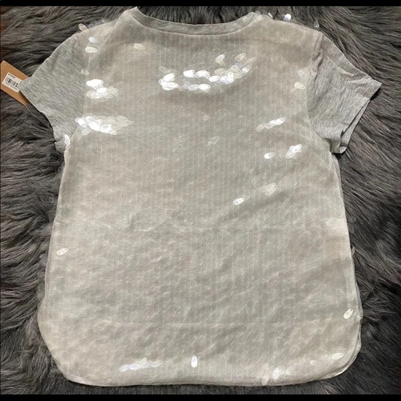 New top with sequent details in bottom and back! size XS - Picture 2 of 5